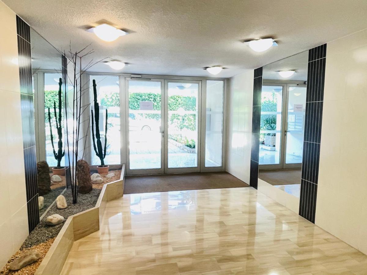 Tres Bel Appartement Face Au Port Santa -Piscine Saint-Raphaël Екстериор снимка