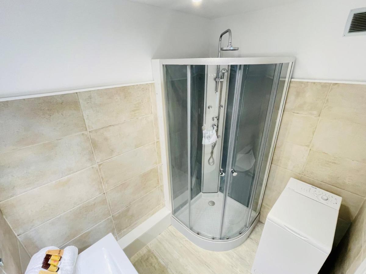 Tres Bel Appartement Face Au Port Santa -Piscine Saint-Raphaël Екстериор снимка