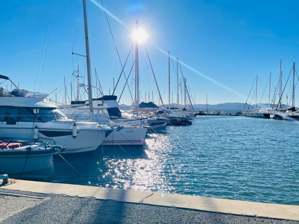 Tres Bel Appartement Face Au Port Santa -Piscine Saint-Raphaël Екстериор снимка