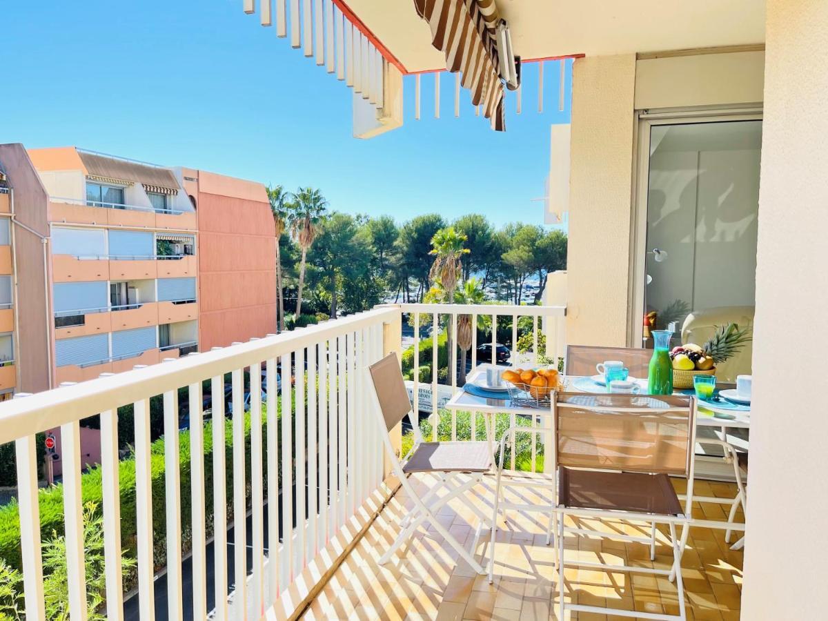 Tres Bel Appartement Face Au Port Santa -Piscine Saint-Raphaël Екстериор снимка