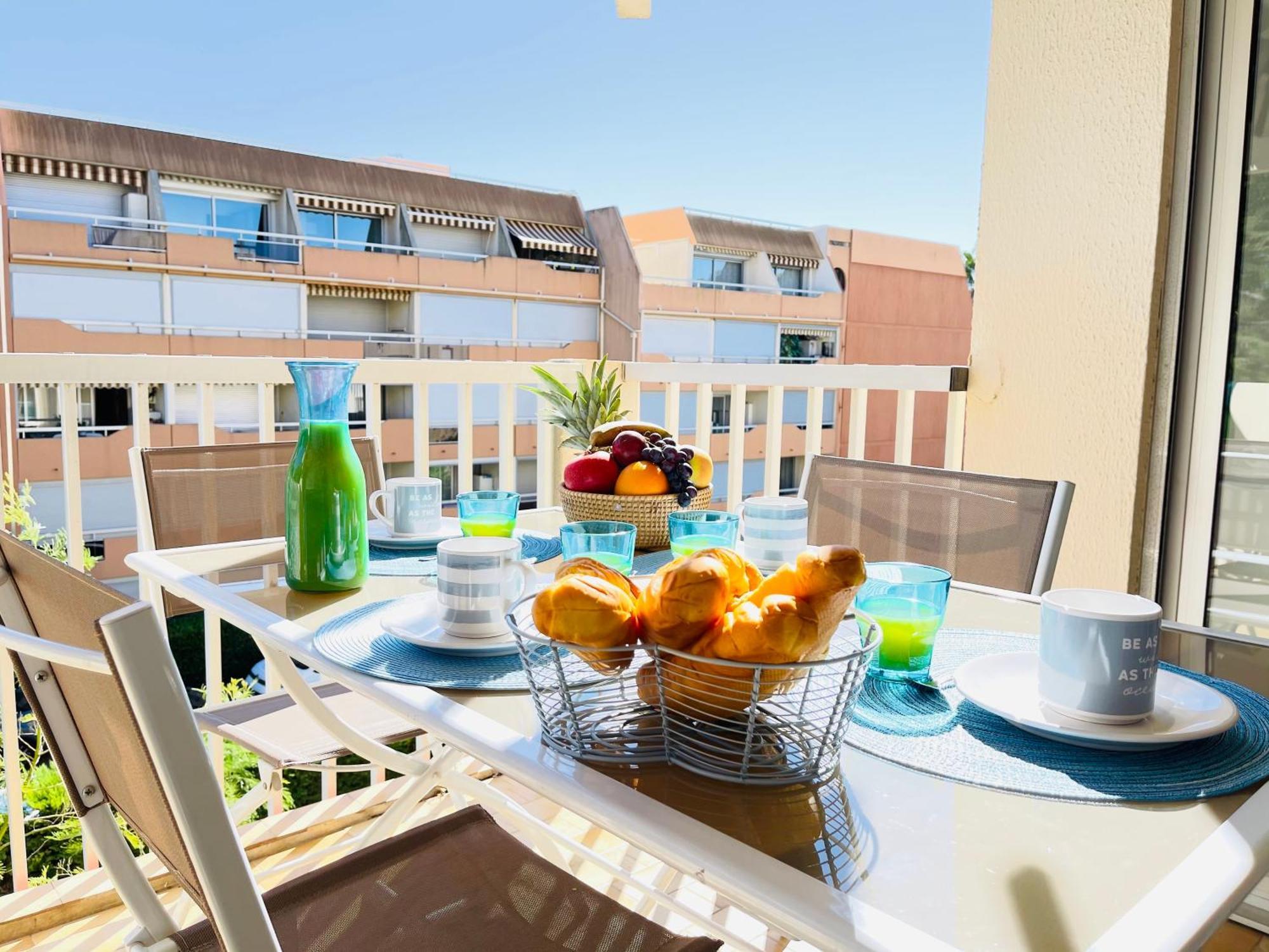Tres Bel Appartement Face Au Port Santa -Piscine Saint-Raphaël Екстериор снимка