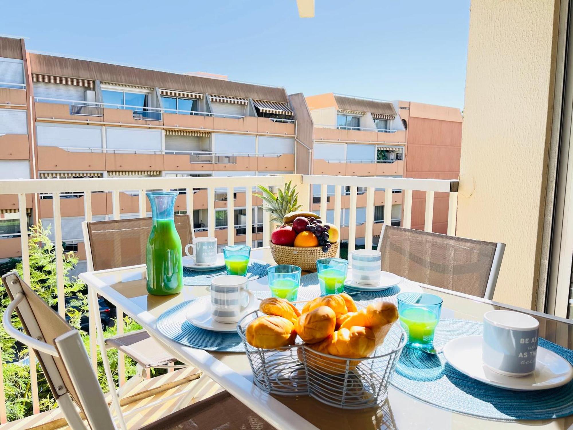Tres Bel Appartement Face Au Port Santa -Piscine Saint-Raphaël Екстериор снимка